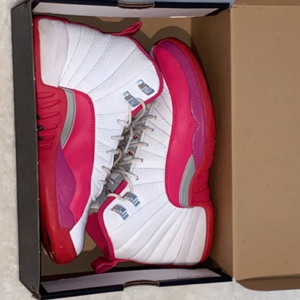 jordan 11s size 7 pink and white